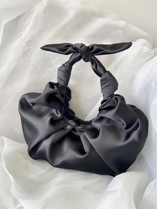 Kiku Croissant Purse | Black